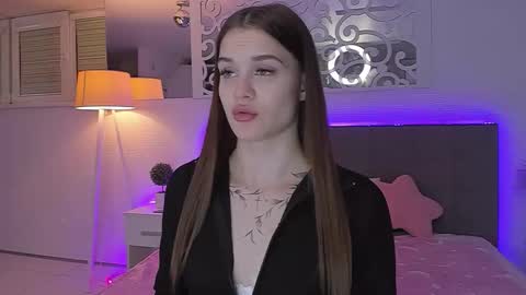 LuisaClover online show from April 25, 2026, 6:27 pm