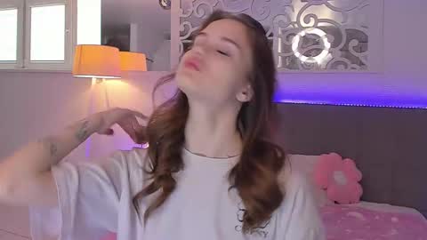 LuisaClover online show from April 27, 2026, 12:25 pm