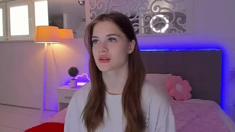 LuisaClover online show from May 2, 2026, 12:21 pm