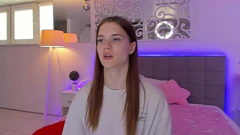 Snapshot of luisaclover chatting on June 3, 2026, 12:19 pm LuisaClover online show from June 3, 2026, 12:19 pm