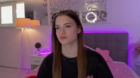 LuisaClover online show from June 22, 2026, 12:02 pm