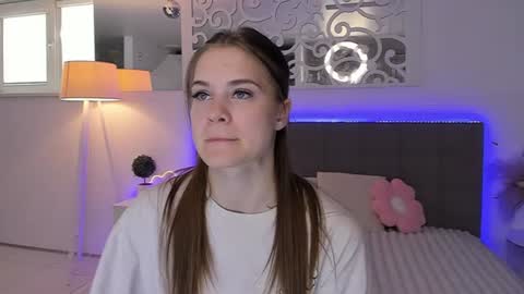 LuisaClover online show from June 25, 2026, 12:31 pm