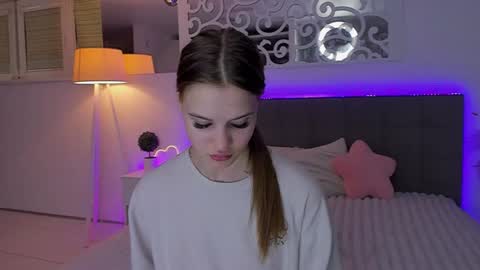 LuisaClover online show from June 28, 2026, 12:49 am