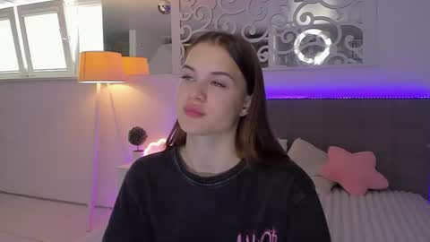 LuisaClover online show from July 5, 2026, 12:23 pm