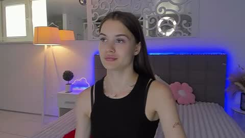 LuisaClover online show from July 25, 2026, 12:47 pm