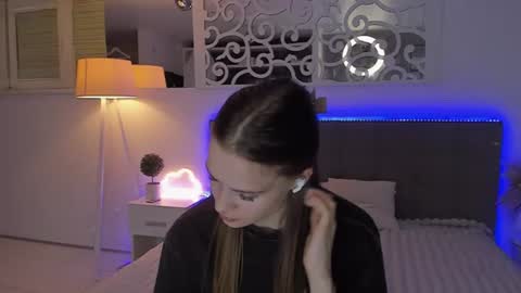 LuisaClover online show from July 27, 2026, 1:01 am