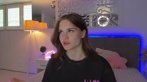 LuisaClover online show from July 31, 2026, 1:21 pm