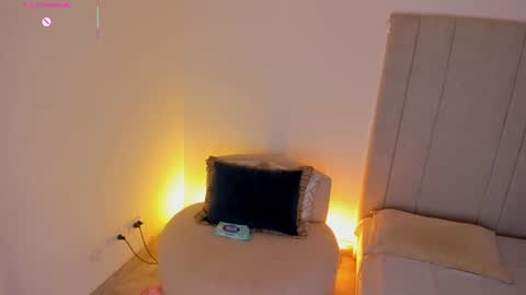 Snapshot of luisah_ chatting on June 11, 2026, 2:53 am L U I S A online show from June 11, 2026, 2:53 am
