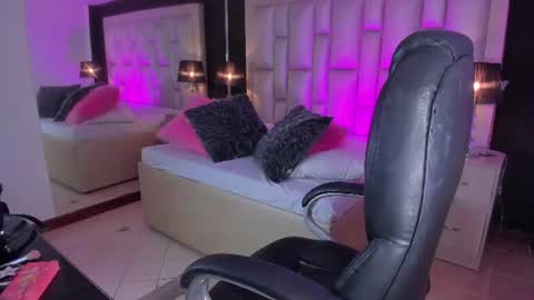 Snapshot of luisajonnes_ chatting on June 25, 2026, 3:49 pm Luisa online show from June 25, 2026, 3:49 pm