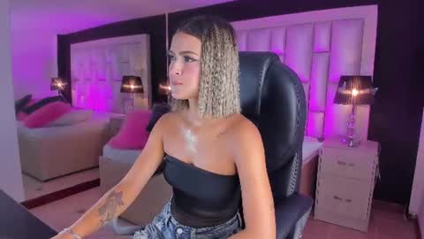 Snapshot of luisajonnes_ chatting on July 2, 2026, 4:02 pm Luisa online show from July 2, 2026, 4:02 pm