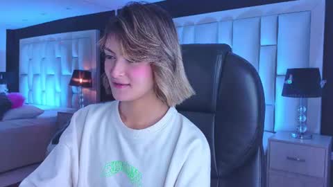 Snapshot of luisajonnes_ chatting on July 28, 2026, 12:23 pm Luisa online show from July 28, 2026, 12:23 pm