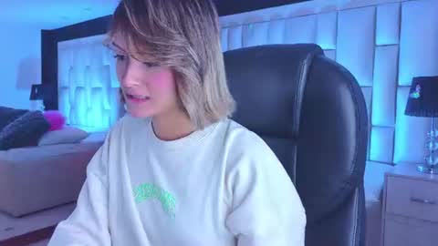 Snapshot of luisajonnes_ chatting on July 28, 2026, 12:48 pm Luisa online show from July 28, 2026, 12:48 pm