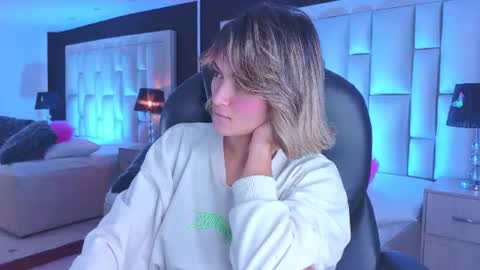 Snapshot of luisajonnes_ chatting on July 28, 2026, 2:13 pm Luisa online show from July 28, 2026, 2:13 pm