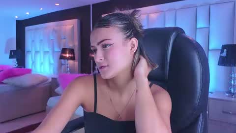 Snapshot of luisajonnes_ chatting on August 1, 2026, 5:34 pm Luisa online show from August 1, 2026, 5:34 pm