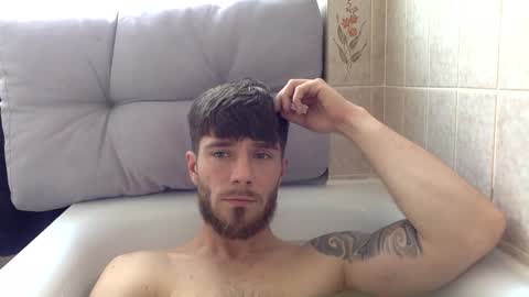 Snapshot of luisbadx chatting on April 16, 2026, 1:45 pm Luis Badx online show from April 16, 2026, 1:45 pm