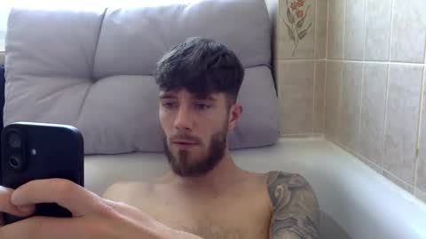 Snapshot of luisbadx chatting on May 1, 2026, 12:10 pm Luis Badx online show from May 1, 2026, 12:10 pm