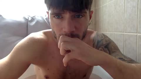 Snapshot of luisbadx chatting on July 19, 2026, 9:24 am Luis Badx online show from July 19, 2026, 9:24 am