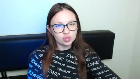 Snapshot of luizaheems_ chatting on June 10, 2026, 10:25 am Luiza online show from June 10, 2026, 10:25 am