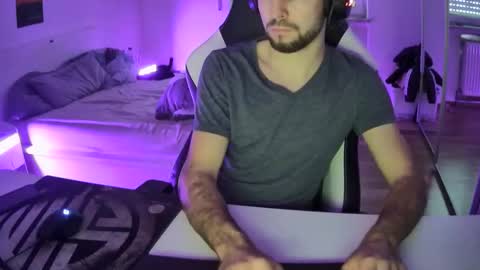 lukasschoetz online show from December 22, 2024, 2:06 pm