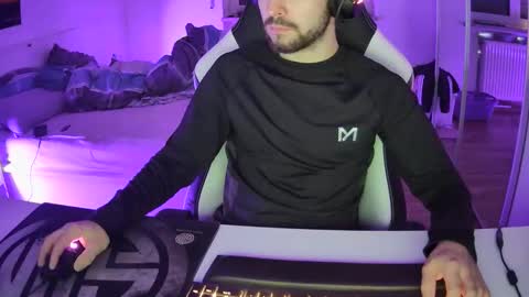 lukasschoetz online show from December 27, 2024, 9:43 pm