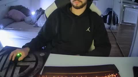 lukasschoetz online show from December 28, 2024, 11:26 pm