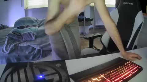 lukasschoetz online show from February 8, 2025, 3:10 pm