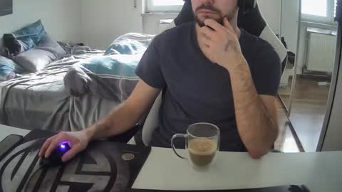 lukasschoetz online show from February 9, 2025, 12:52 pm