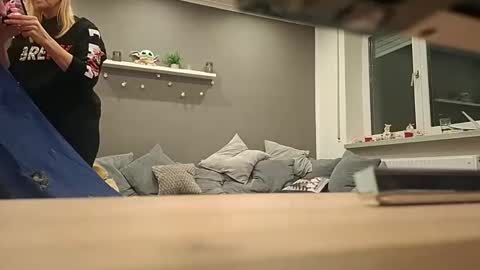 lukasschoetz online show from November 24, 2025, 4:40 pm