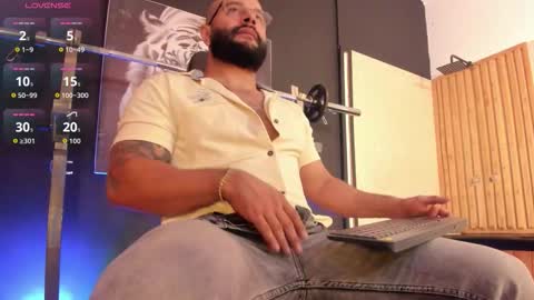 Snapshot of luke__09 chatting on October 29, 2025, 11:34 am LUKE online show from October 29, 2025, 11:34 am