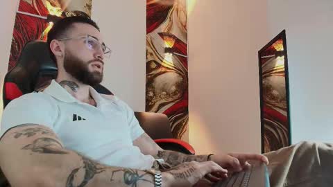 LUKE online show from November 5, 2025, 1:22 pm