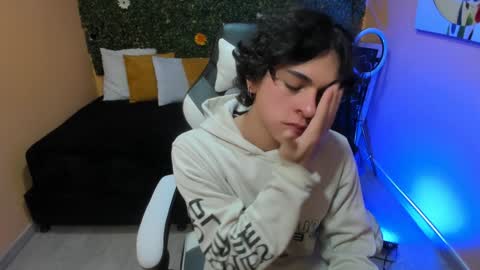 Snapshot of luke_howland chatting on December 20, 2024, 8:23 pm Luke online show from December 20, 2024, 8:23 pm