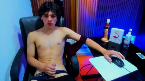 Snapshot of luke_howland chatting on January 24, 2025, 9:05 pm Luke online show from January 24, 2025, 9:05 pm