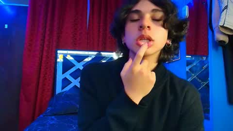 Snapshot of luke_howland chatting on February 25, 2025, 9:35 pm Luke online show from February 25, 2025, 9:35 pm