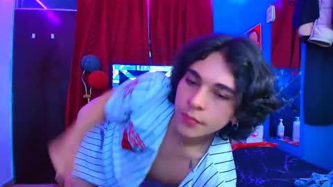 Snapshot of luke_howland chatting on March 1, 2025, 3:32 am Luke online show from March 1, 2025, 3:32 am