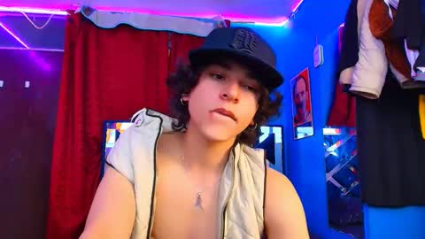 Snapshot of luke_howland chatting on March 8, 2025, 1:06 am Luke online show from March 8, 2025, 1:06 am