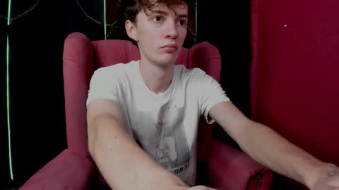 Snapshot of luke_sweet chatting on November 28, 2025, 11:46 am Luke online show from November 28, 2025, 11:46 am