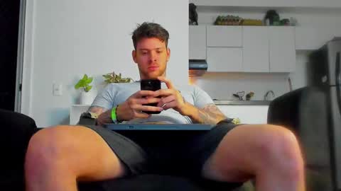 Snapshot of lukeglanton17 chatting on November 20, 2025, 12:33 am Luke online show from November 20, 2025, 12:33 am