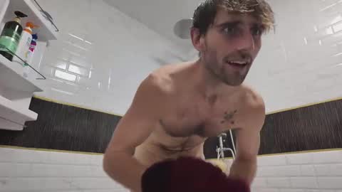 Snapshot of lukegunn22 chatting on November 13, 2025, 2:54 am MR. Luke Gunn online show from November 13, 2025, 2:54 am