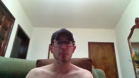 Snapshot of lukz88bigcock chatting on April 17, 2026, 11:08 pm Luke online show from April 17, 2026, 11:08 pm