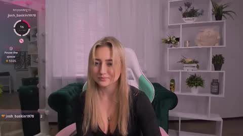 Snapshot of lulu___moon chatting on November 13, 2025, 9:52 am Lily online show from November 13, 2025, 9:52 am