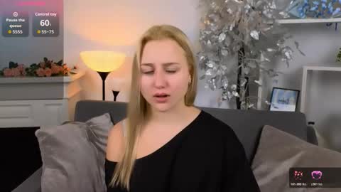 Lily online show from December 16, 2025, 9:53 pm