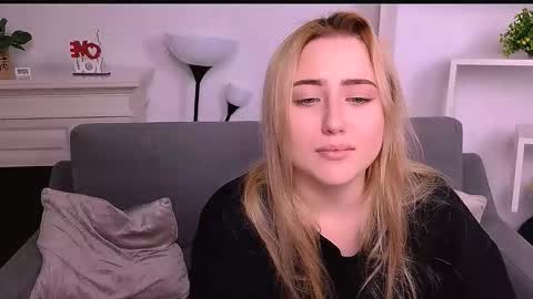 Lily online show from March 3, 2026, 10:15 pm