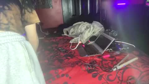 Lulu online show from February 17, 2025, 4:48 pm