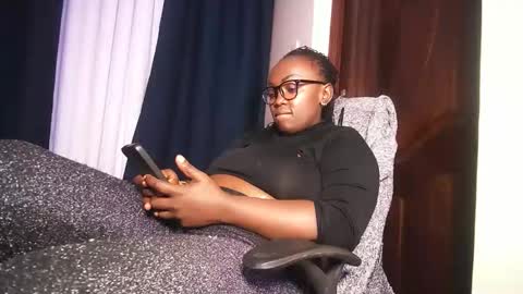 lulu_sparks1 online show from May 2, 2026, 5:23 am