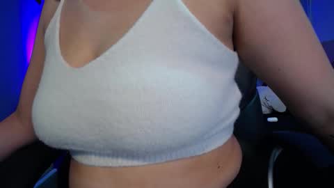 Snapshot of lulugh_ chatting on October 3, 2025, 7:22 pm lulu online show from October 3, 2025, 7:22 pm