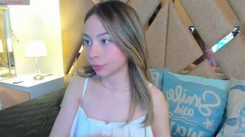 Snapshot of luluuberry chatting on June 1, 2026, 7:37 pm luluuberry online show from June 1, 2026, 7:37 pm