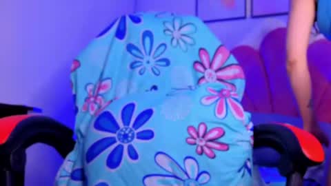 Luly online show from June 14, 2026, 5:42 am