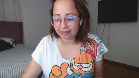 Snapshot of lumi_84 chatting on February 2, 2025, 1:02 am LUMI online show from February 2, 2025, 1:02 am