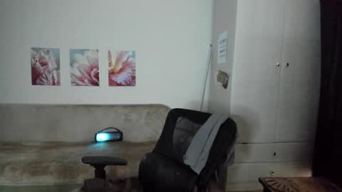 Snapshot of lumina_dark chatting on April 4, 2026, 12:35 pm Lumi online show from April 4, 2026, 12:35 pm