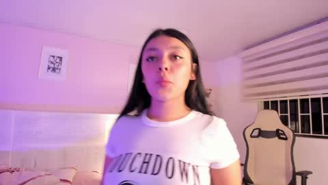 lummii_ online show from April 28, 2026, 2:27 am
